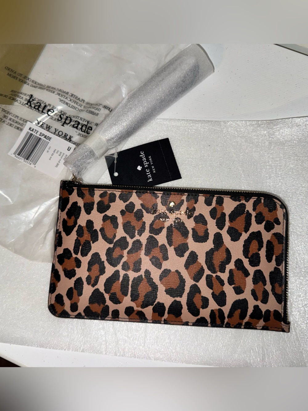 Kate Spade Lucy LZip Leopard Print Wristlet in Brown and Black - NWT - Picture 1 of 12